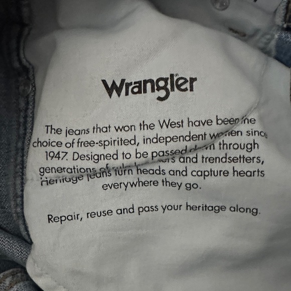 Wrangler Wild West Distressed Women's High Rise Straight Crop Jeans • S: 25x28 - Picture 9 of 9
